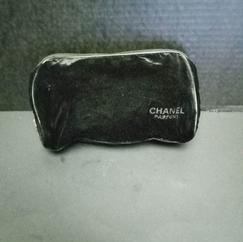 Chanel bag makeup perfume Black Velvet travel case 9x6 cosmetic